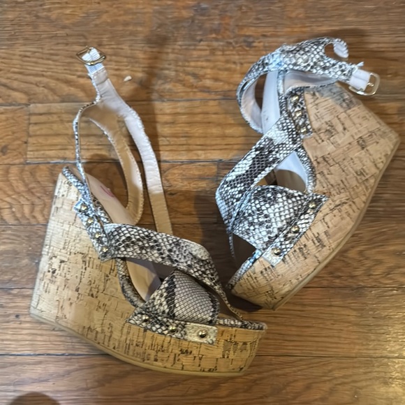 Shoe Dazzle Gray and Tan Wedge Sandals with Snakeskin Print - Picture 1 of 1